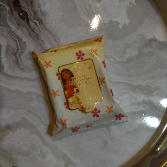 Disney Moana Skincare and Socks 5 Piece Bundle - Picture 6 of 7